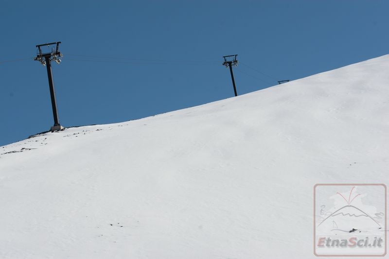 DPP_018 [800x600].JPG - La Montagnola coperta da una coltre di "oro bianco". Si potrà sciare?